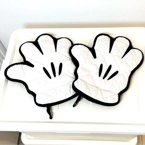 Disney Mickey Mouse oven mitts hands paws home kitchen cartoon fun tv Disneyland - Picture 2 of 5